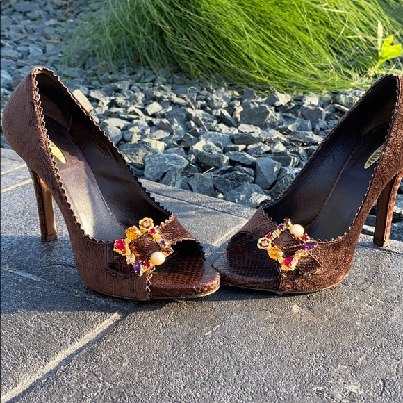 - Le Silla brown velvet brooch heels - Picture 2 of 7